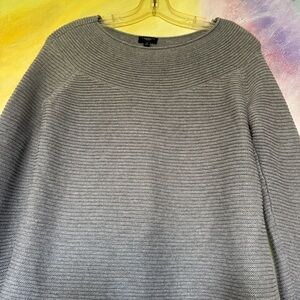 Talbots Petites gray textured knit sweater. Size S
Talbots Black Label
